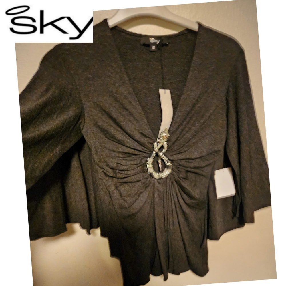 Sky Cape-Sleeve top.  Sz Small.  New!  Deal! 2023